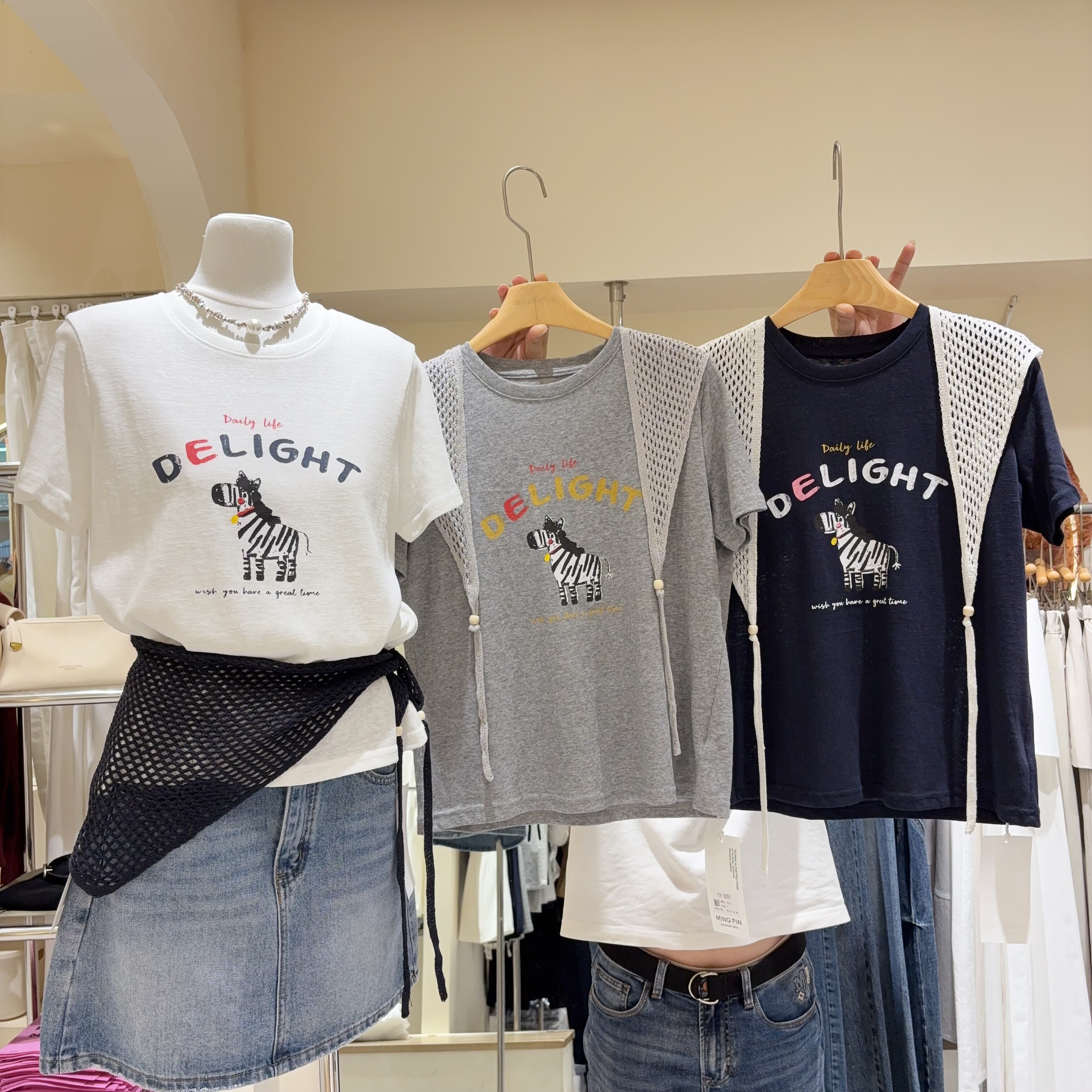 人气飙升！减龄百搭棉麻卡通马印花短袖T恤女宽松配披肩上衣洋气