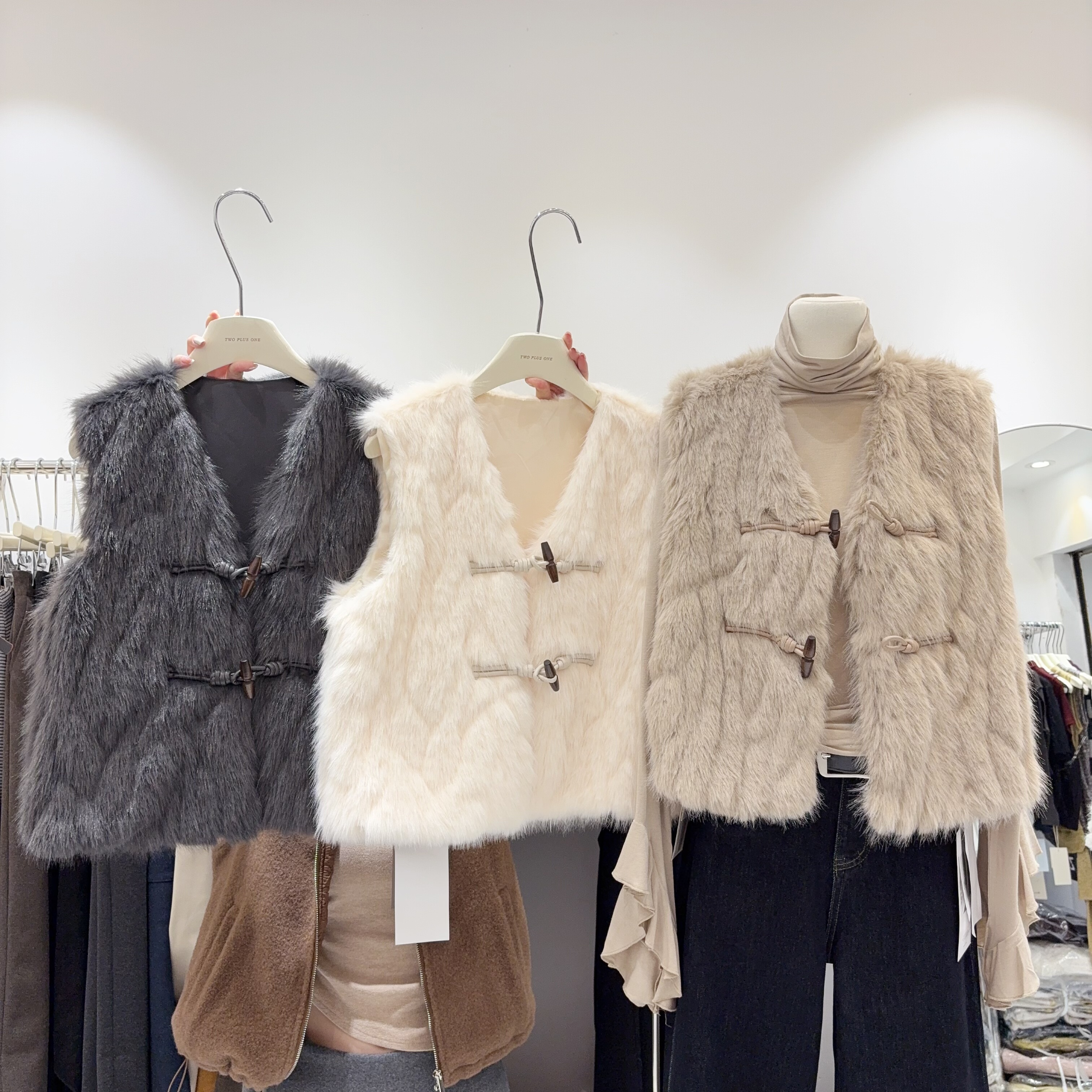 补单复活爆款！环保仿皮草外套女小个子毛毛无袖马甲外套女保暖