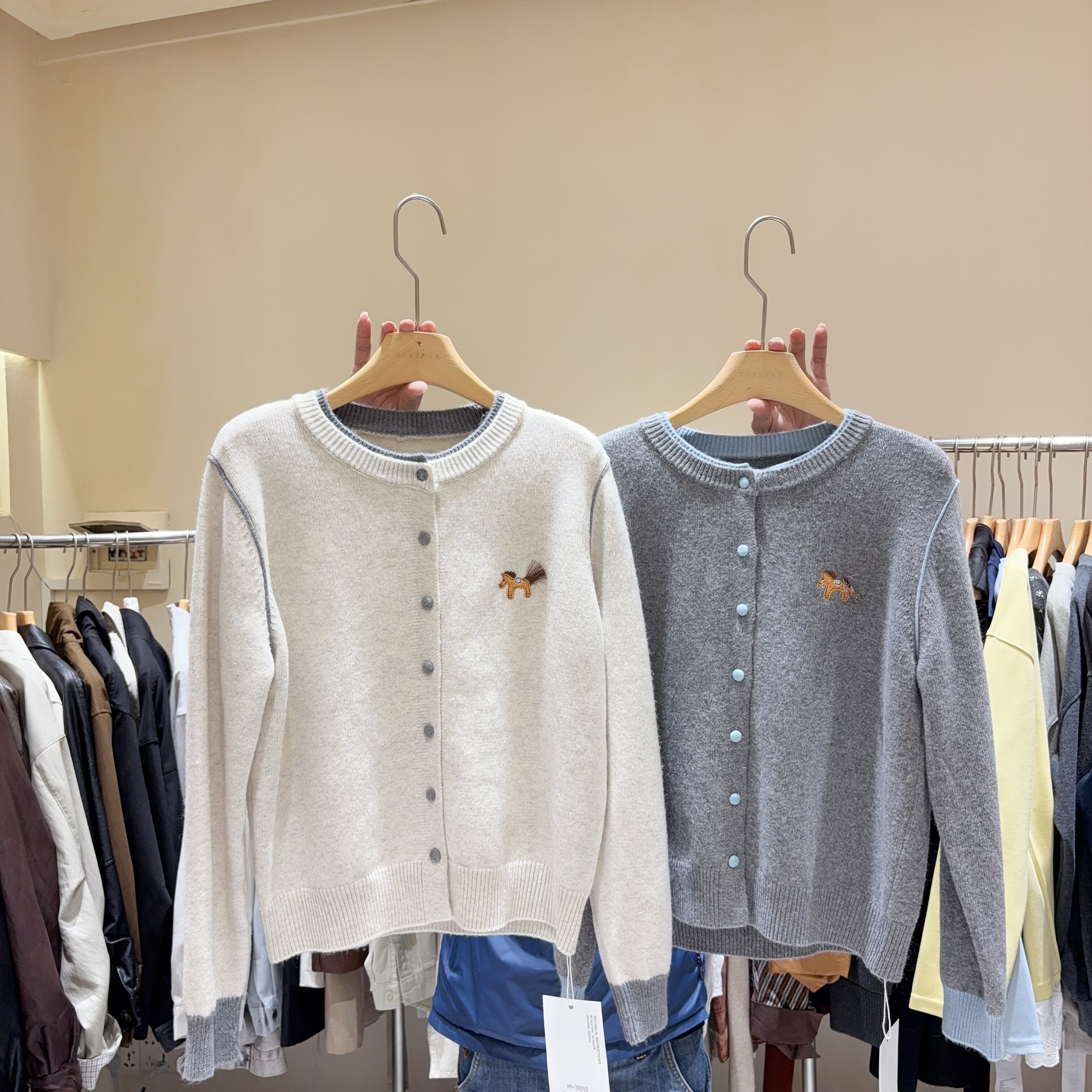 韩系氛围感假两件拼接长袖针织开衫女慵懒风撞色圆领上衣毛衣减龄