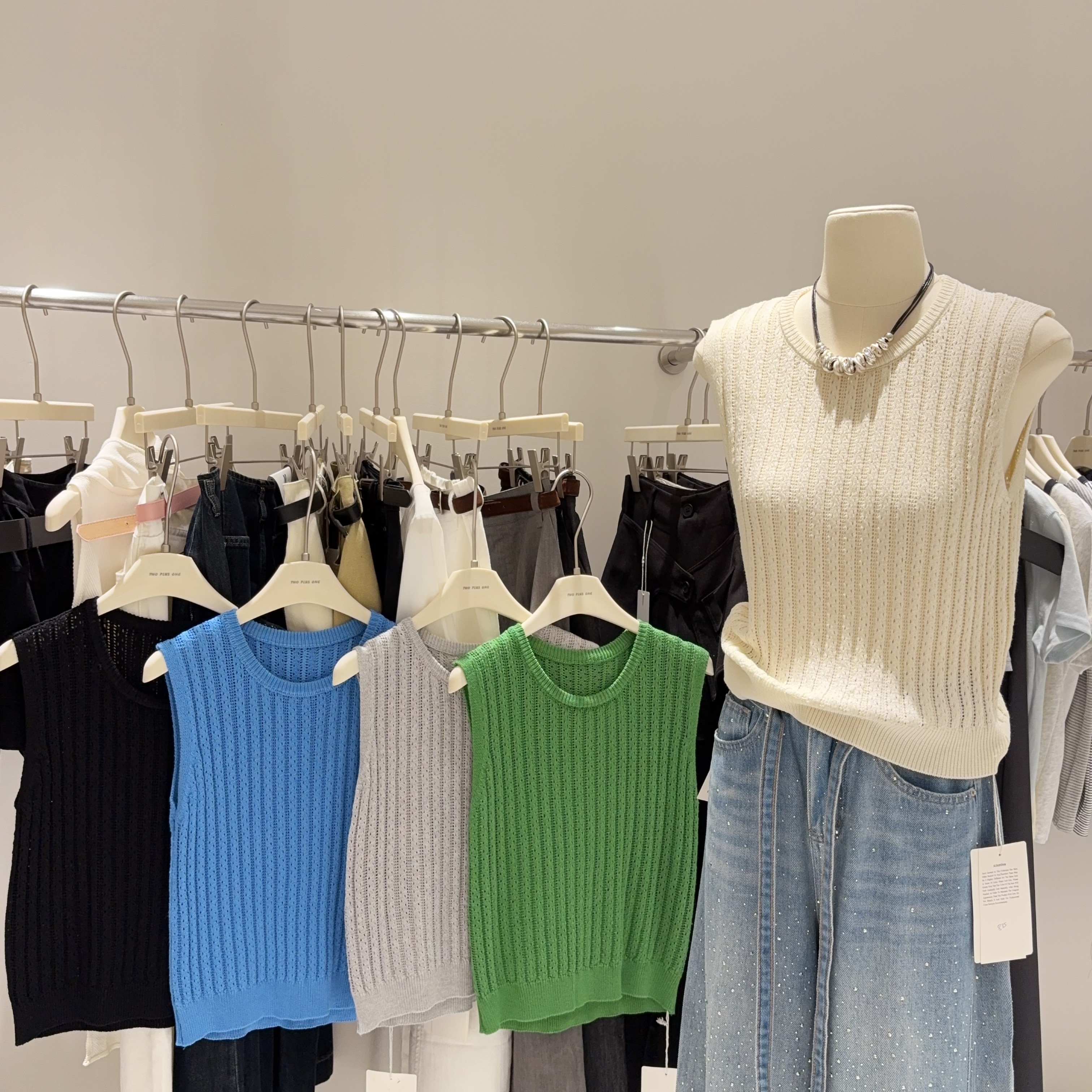 自留推荐！春夏圆领套头麻花针织背心女修身显瘦镂空马甲上衣坎肩