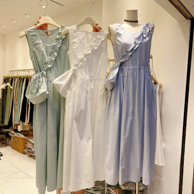 夏季韩系气质温柔风蓝色连衣裙女海边旅游穿搭背心无袖长裙配包包