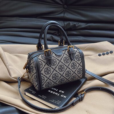 今年流行爆款包包2025新款女士高级感手提波士顿枕头包单肩斜挎包