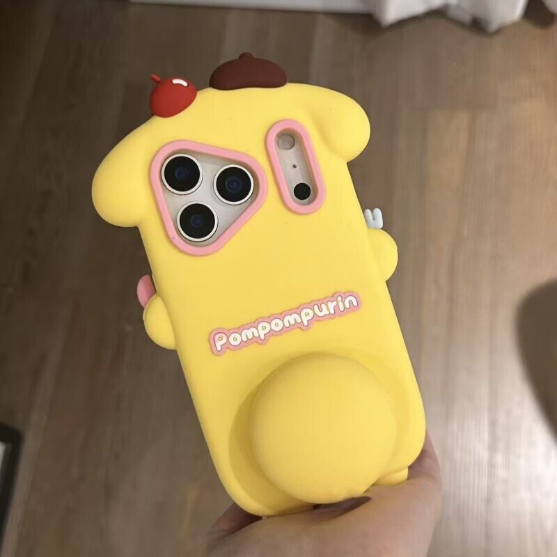 可爱立体布丁狗尾巴支架适用iPhone18pro手机壳苹果17promax卡通新款16硅胶软壳15全包樱桃小狗14防摔13p女款