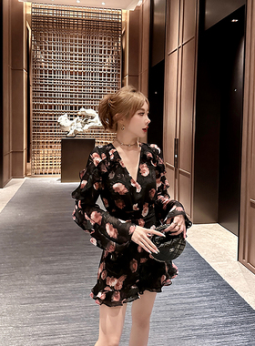 宁芙心心 神秘蔷薇 花边萦绕重磅v领收腰长袖显瘦连体裤