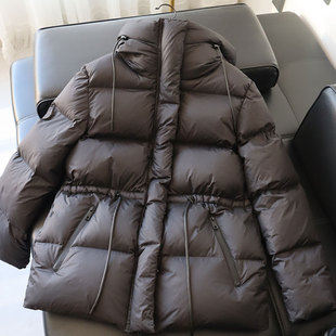 2025秋冬女士新款羽绒服短款宽松抽腰加厚保暖连帽白鸭绒时尚外套