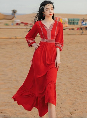 茶卡盐湖旅游裙子红色连衣裙民族风云南大理沙漠度假刺绣流苏长裙