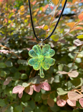 四叶草幸运草创意小众项链玻璃吊坠饰品百搭艺术品纯手工生日礼物