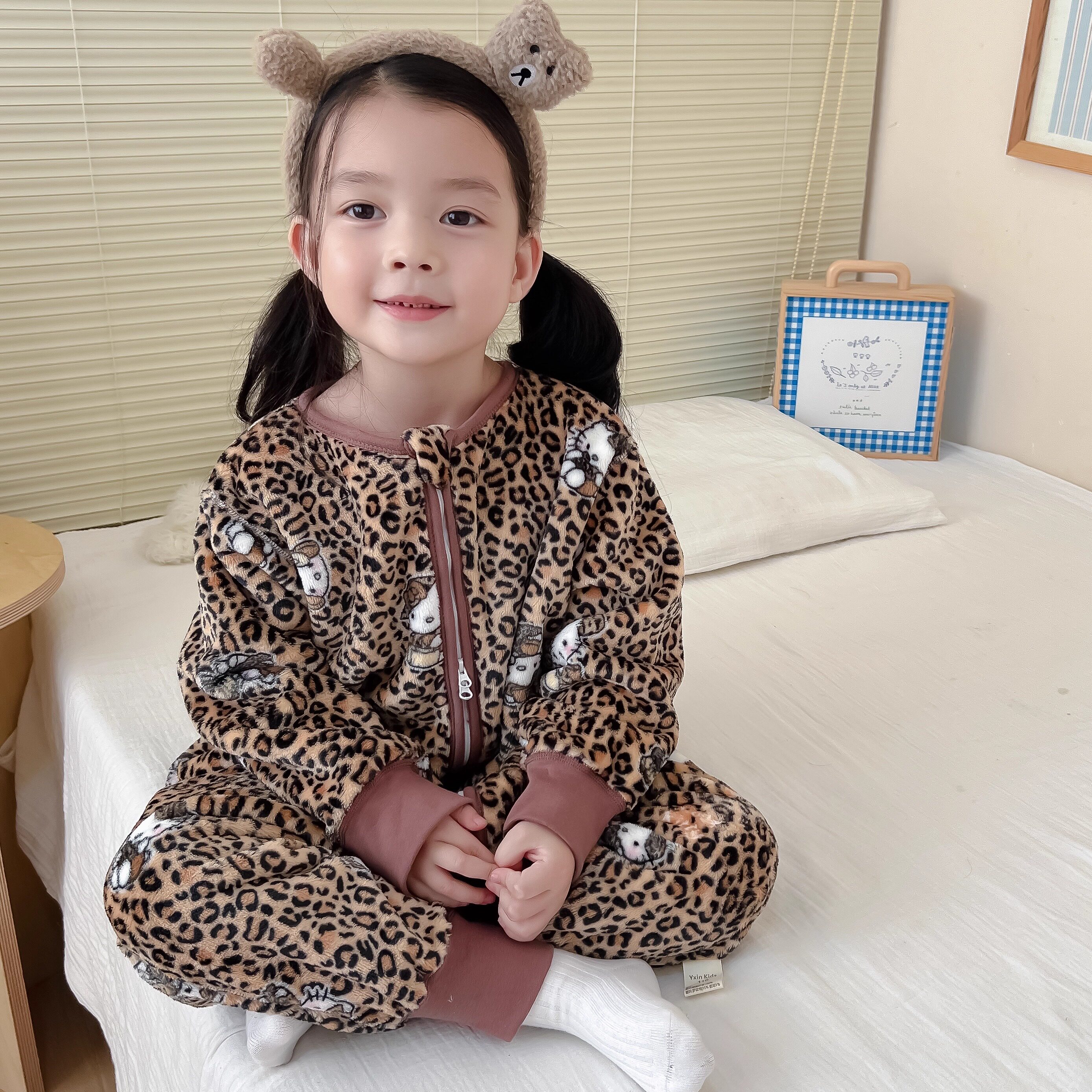 儿童法兰绒睡袋秋冬加厚连体睡衣男女宝宝无痕绒绒衣分腿防踢被