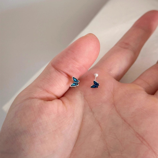 925银针蓝色迷你蝴蝶耳钉小巧精致高级感设计小众睡觉不用摘耳环