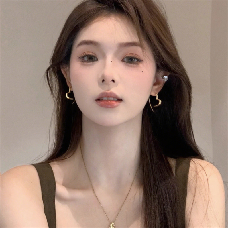 极简冷淡风独特爱心耳环