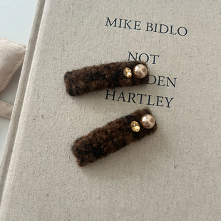 韩版赫本风珍珠发夹秋冬毛绒侧边夹小众气质简约掰掰毛毛夹子头饰