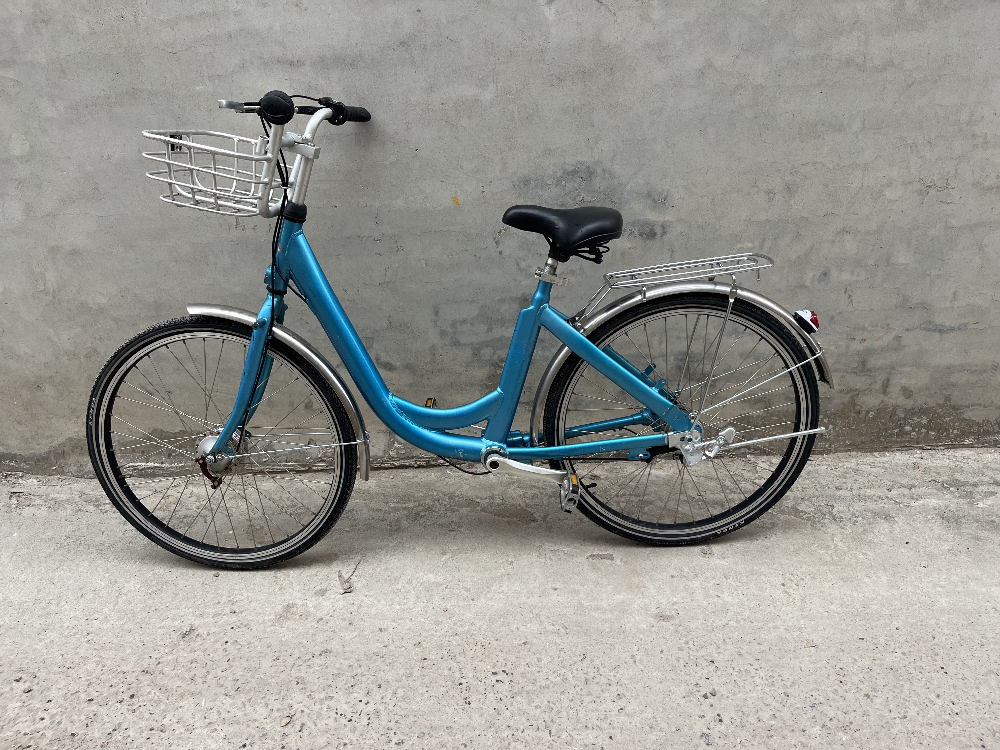 26寸退市共享单车无链条传动轴内三速铝合金车架轻便男女通勤车