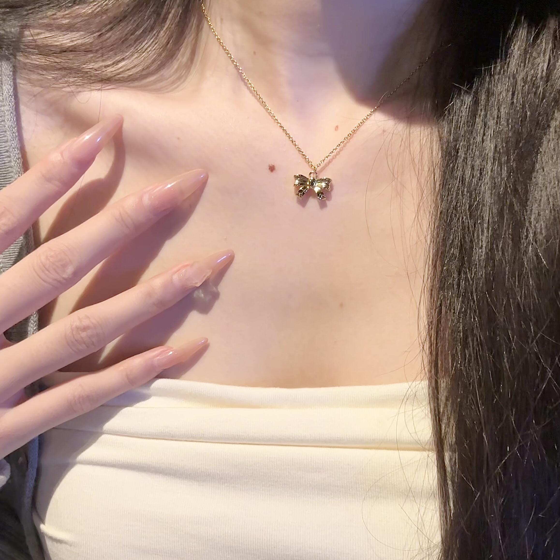 新中式黄金色蝴蝶结项链小众设计复古风锁骨链轻奢高级感饰品礼物