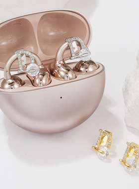 适用freeclie2耳夹式耳机夹扣满钻字母D轻奢高级感蓝牙可合盖配饰