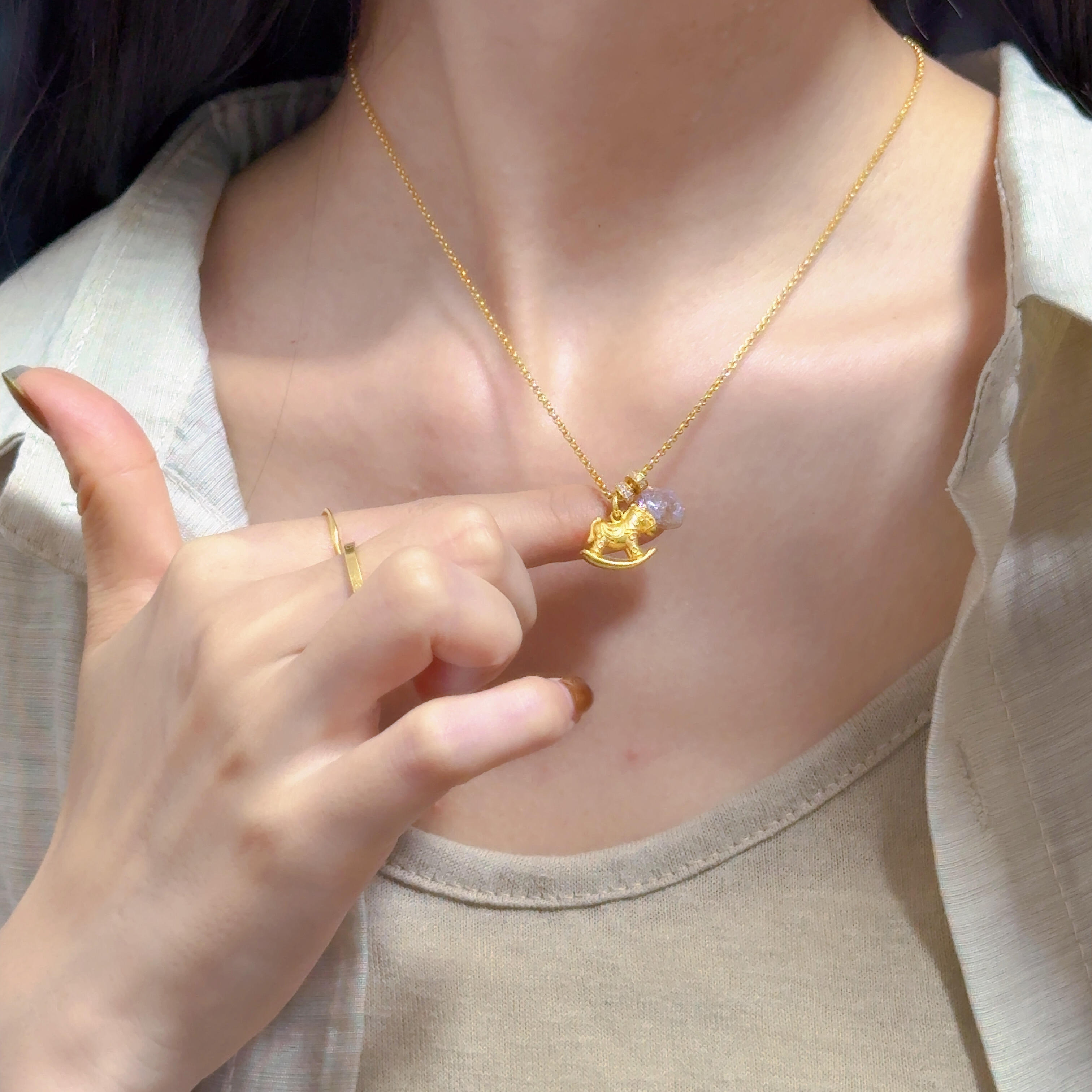 新中式黄金色木马项链小众设计复古风锁骨链轻奢高级感饰品送礼物