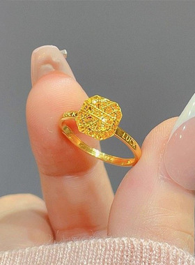 黄金色爆闪方糖戒指女款2024年