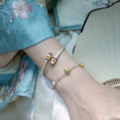 2025新款唐草纹手链女小众复古风卷烟草手饰黄金色吉祥开口手镯