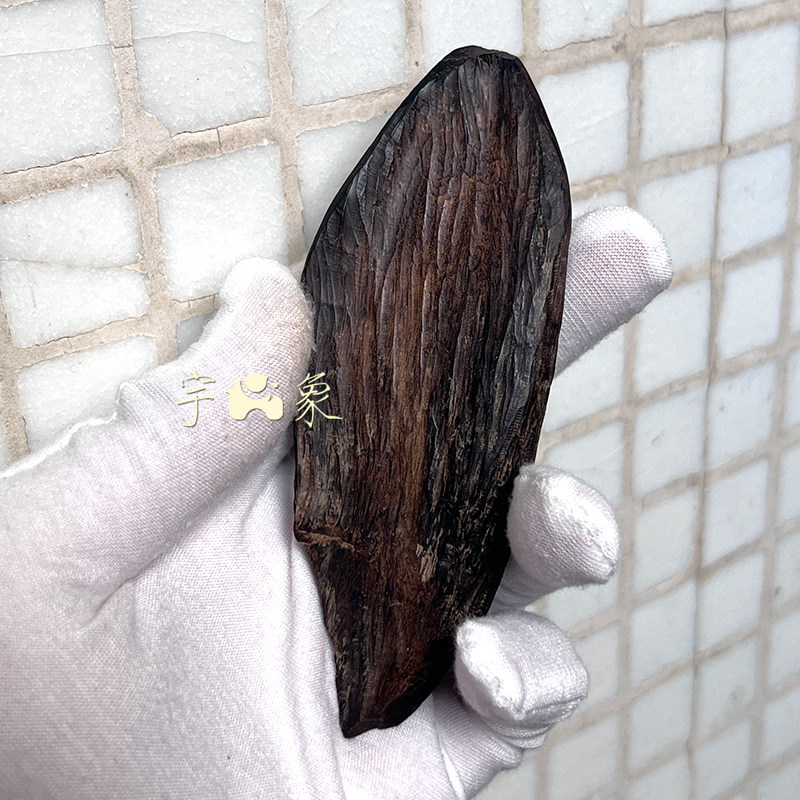 天然矿化印尼加里曼丹老料沉香沉水级雕刻原料小把件文玩收藏礼品