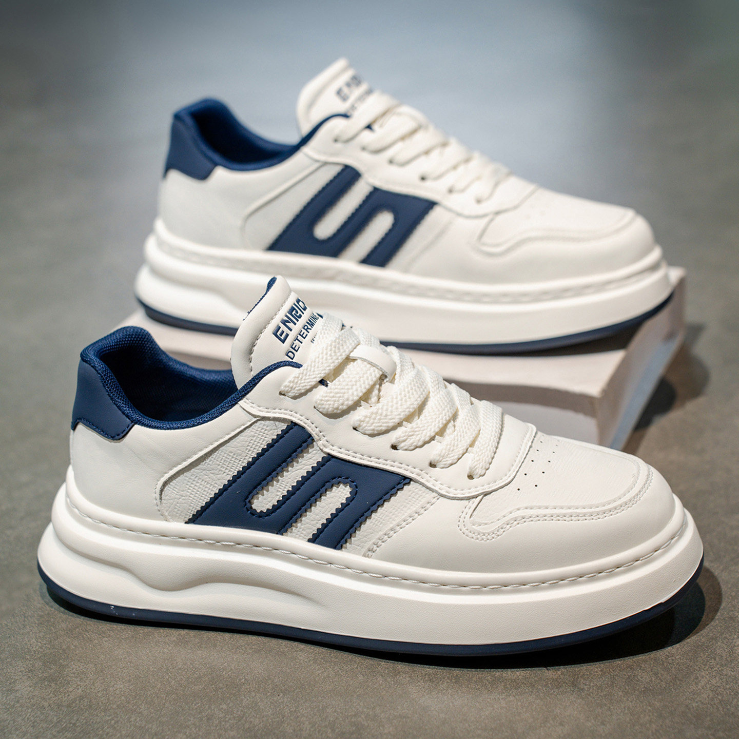 男鞋2026新款春季百搭潮流休闲鞋男士运动板鞋真皮轻便软底小白鞋