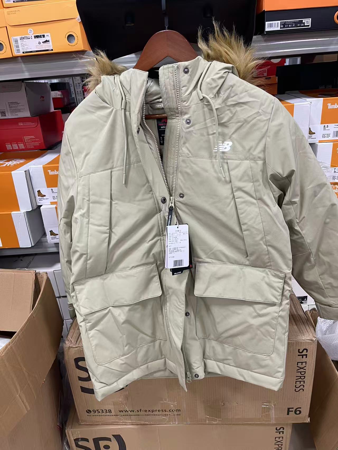 New Balance 运动鸭绒短款拉链连帽羽绒服 女装  key仓库实拍