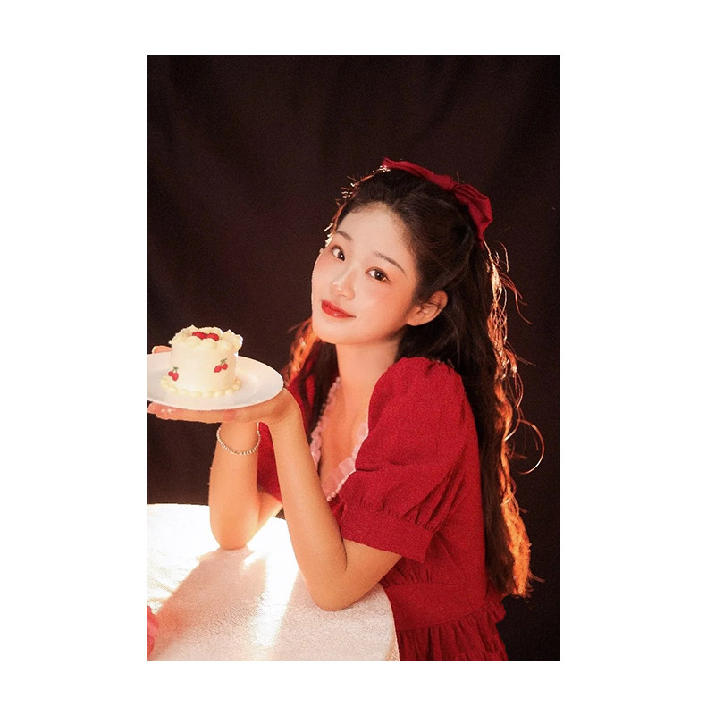 好嫁风斩男神器2021夏季新款显瘦遮肉连衣裙方领红色度假仙女长裙