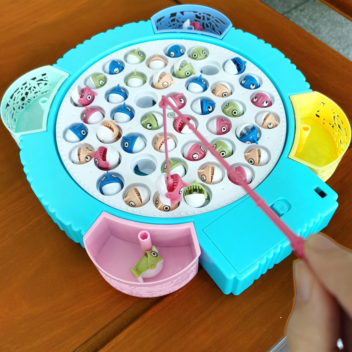 儿童钓鱼玩具磁吸电动旋转塑料益智3到6岁宝宝磁铁音乐磁性套装