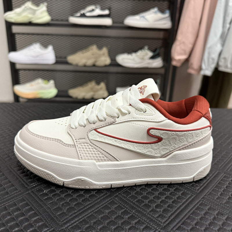 鸿星尔克女鞋运动鞋2026春季新款时尚耐磨厚底滑板鞋12126101034