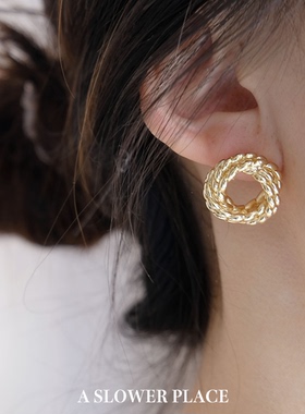 流光环｜几何米粒形相扣环复古耳钉 s925银针镀14k金