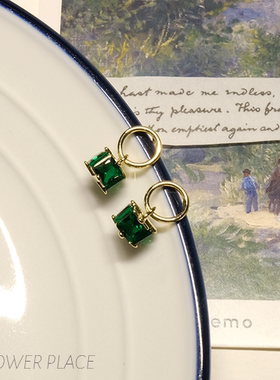 布鲁克林绿 圆圈方块祖母绿水钻耳钉 气质优雅银针