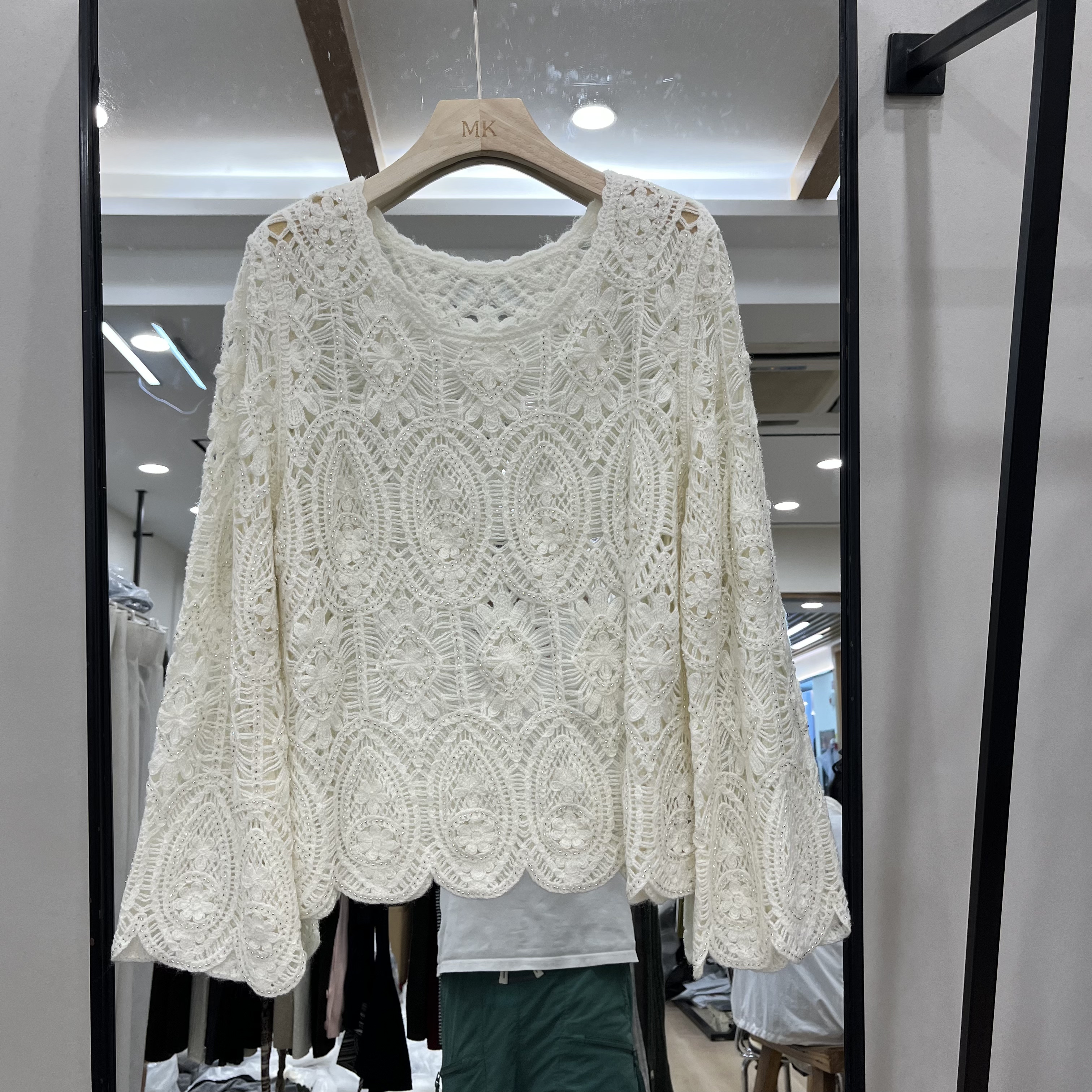 实体店同款2026早秋新款女士圆领重工钩花镂空钉珠长袖欧货针织衫
