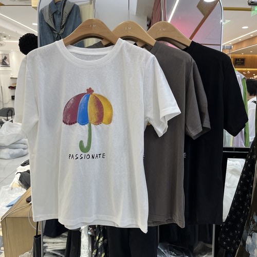 欧洲站2026春夏新款女士圆领彩色雨伞字母印花短袖T恤欧货时尚潮