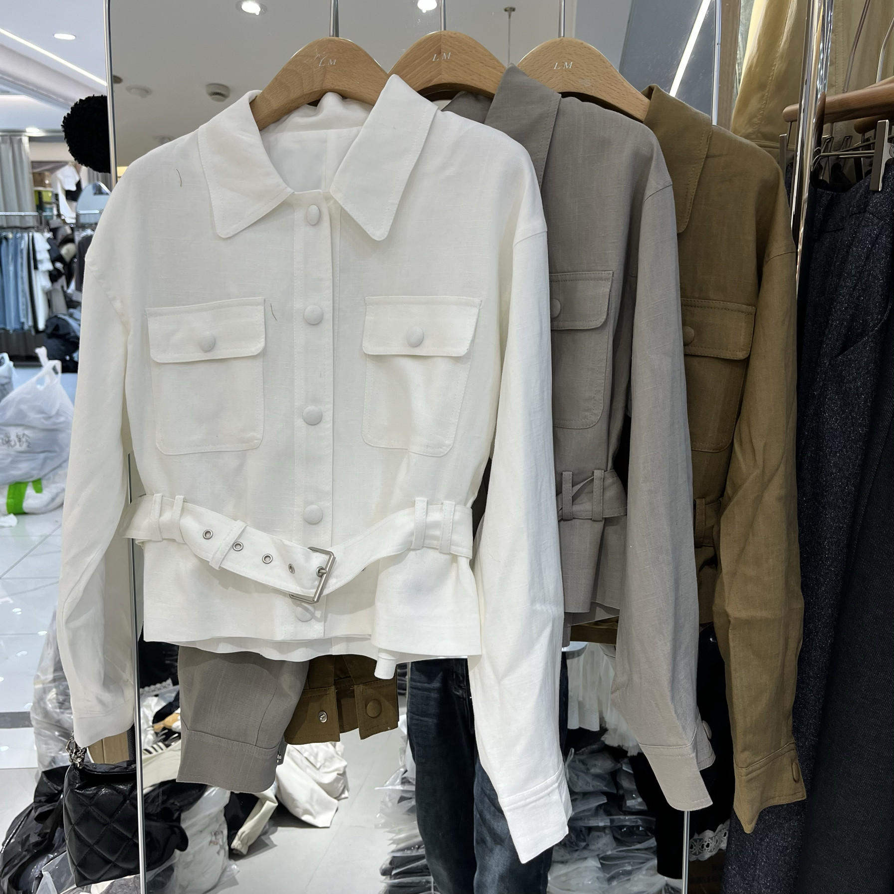 欧洲站2025秋季新款女士翻领双口袋系腰带韩版短外套欧货宽松上衣