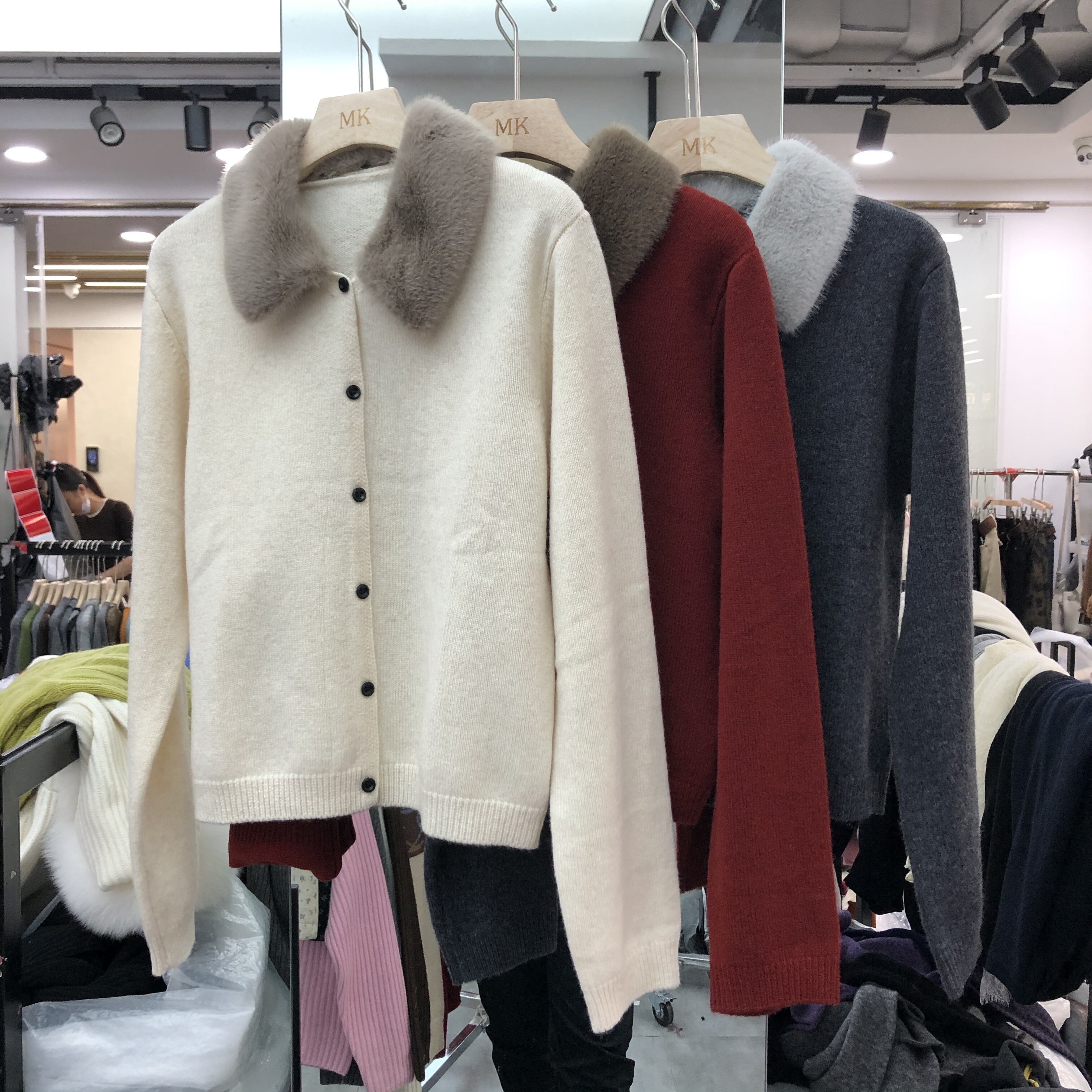 欧洲站2025秋冬新款女士脱卸毛领全羊毛长袖开衫欧货时尚百搭针织