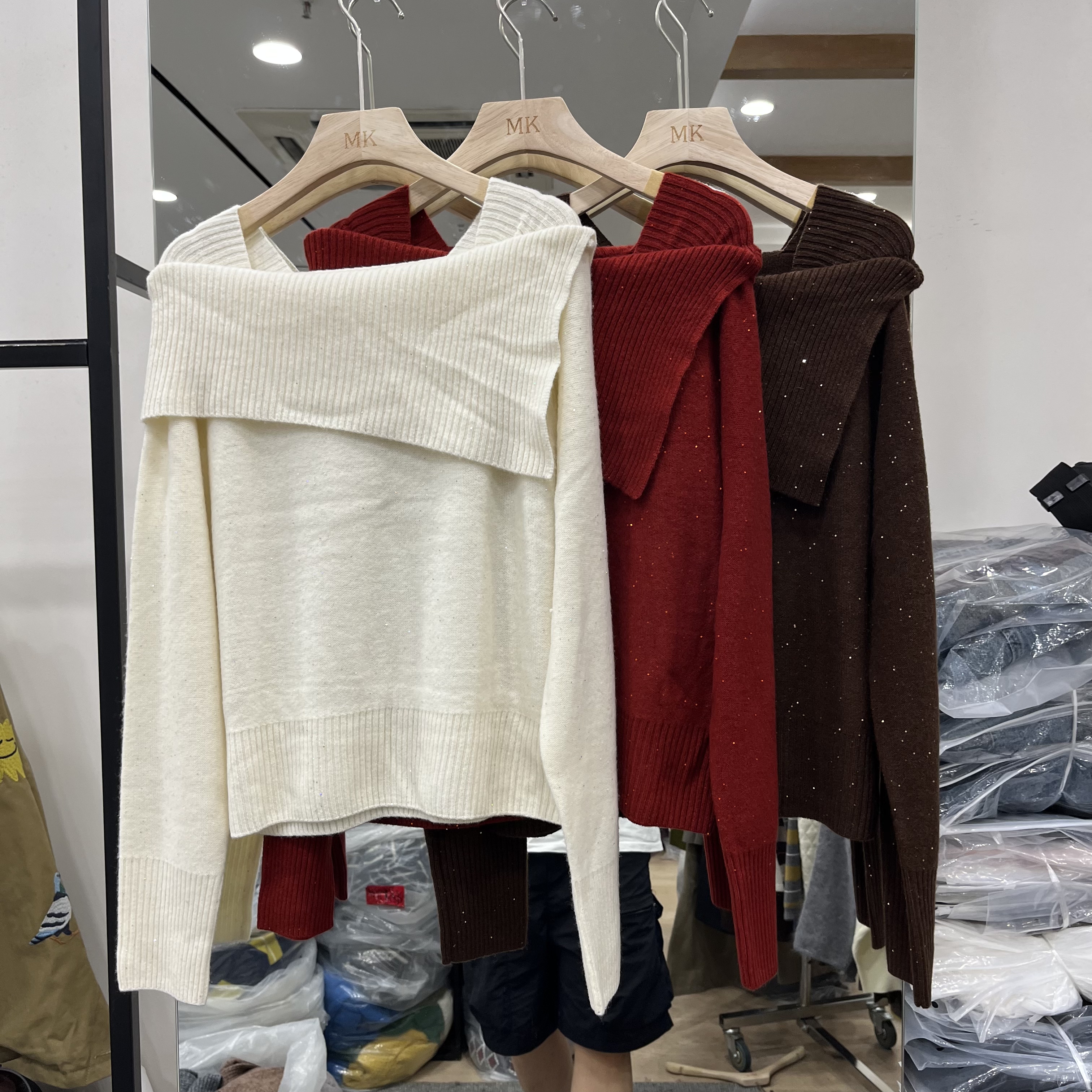 实体店同款2026秋季新款女士一字肩荷叶边亮片羊毛长袖欧货针织衫