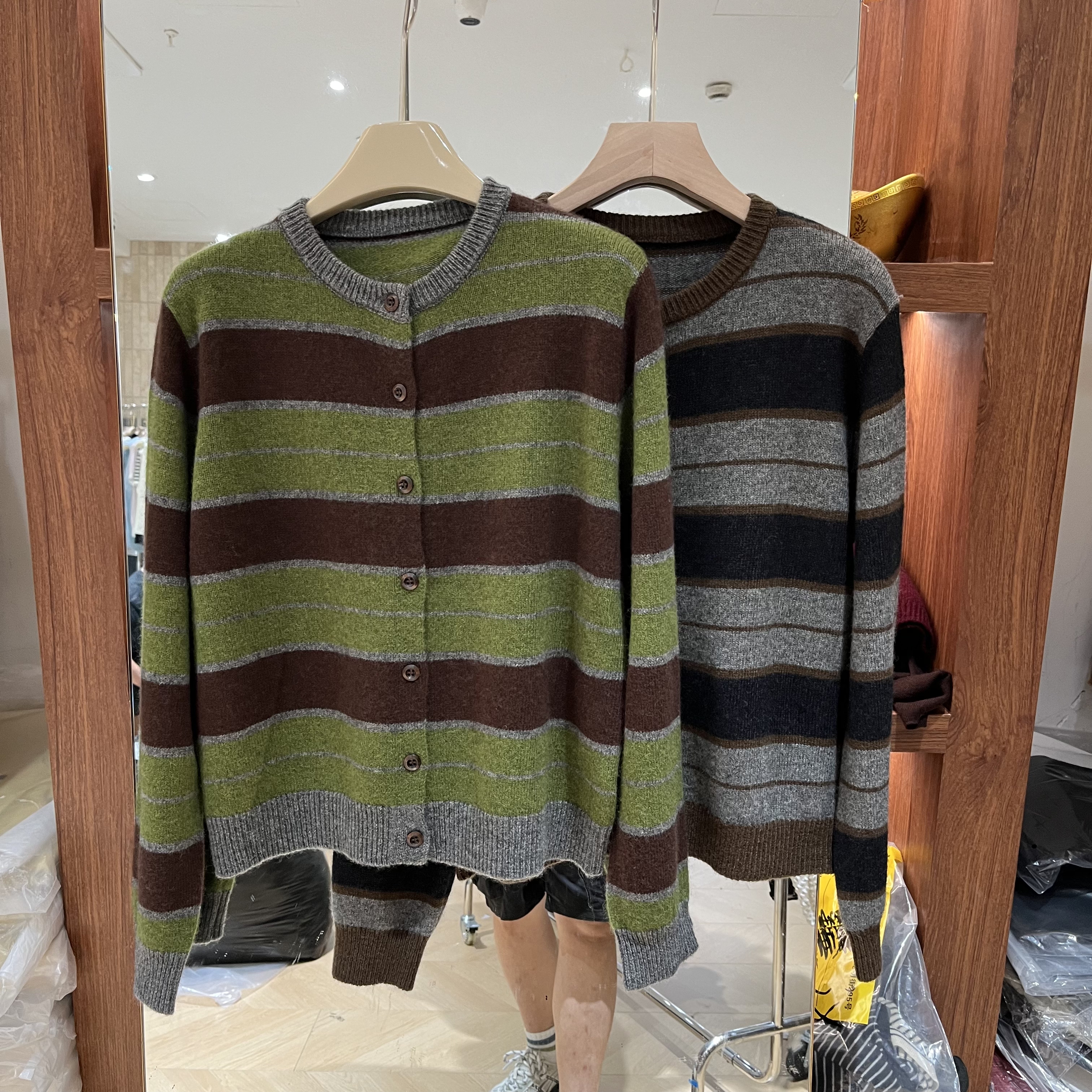 实体店同款2026秋季新款女士圆领拼色貉子绒长袖开衫欧货时尚针织