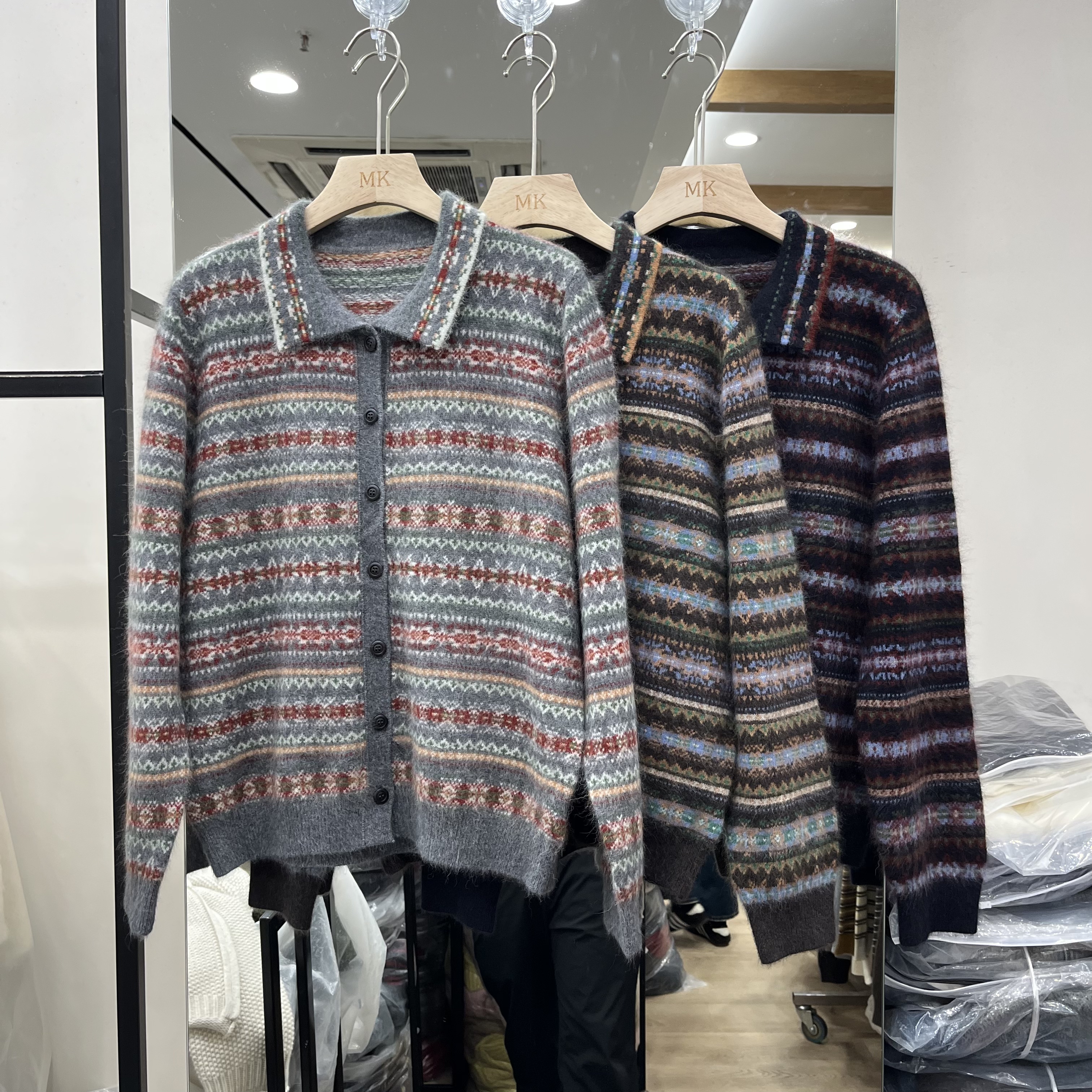 实体店同款2026秋冬新款女士翻领民族风复古拉面软糯羊毛长袖开衫