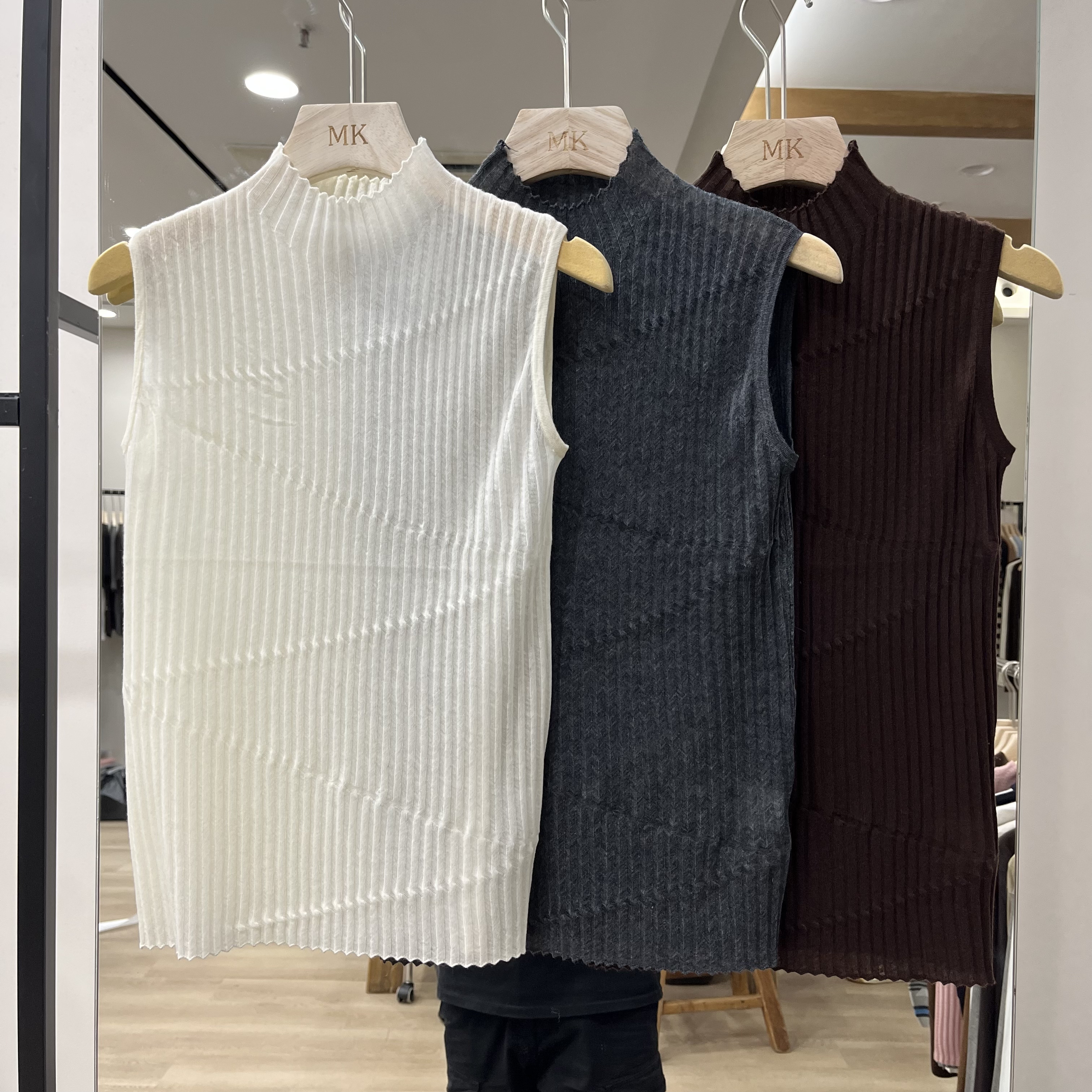 欧洲站2026早秋新款女士半高领纯色提花细羊毛无袖欧货时尚打底衫