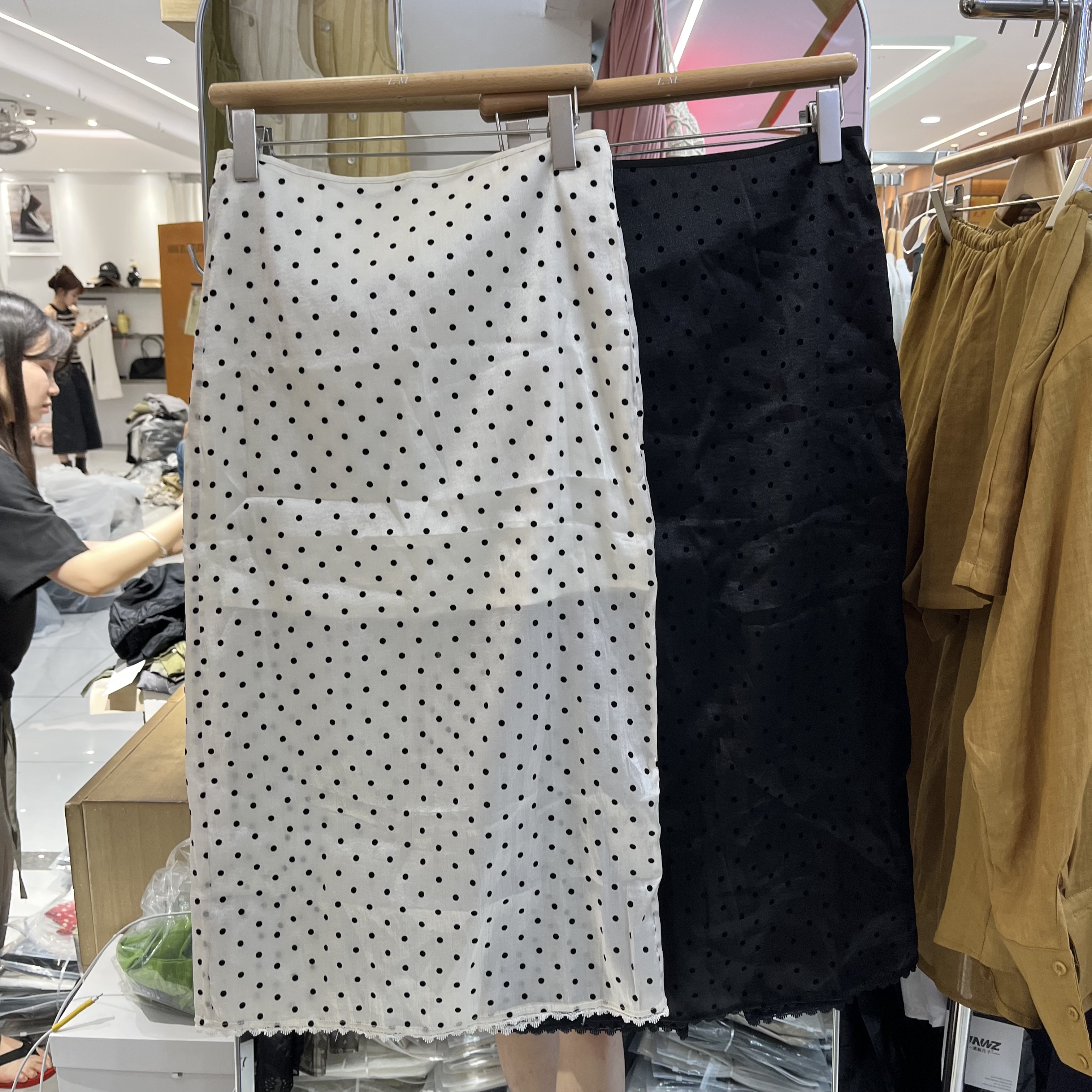 欧洲站2026夏季新款女士高腰波点印花后开叉天丝半身裙欧货中长裙