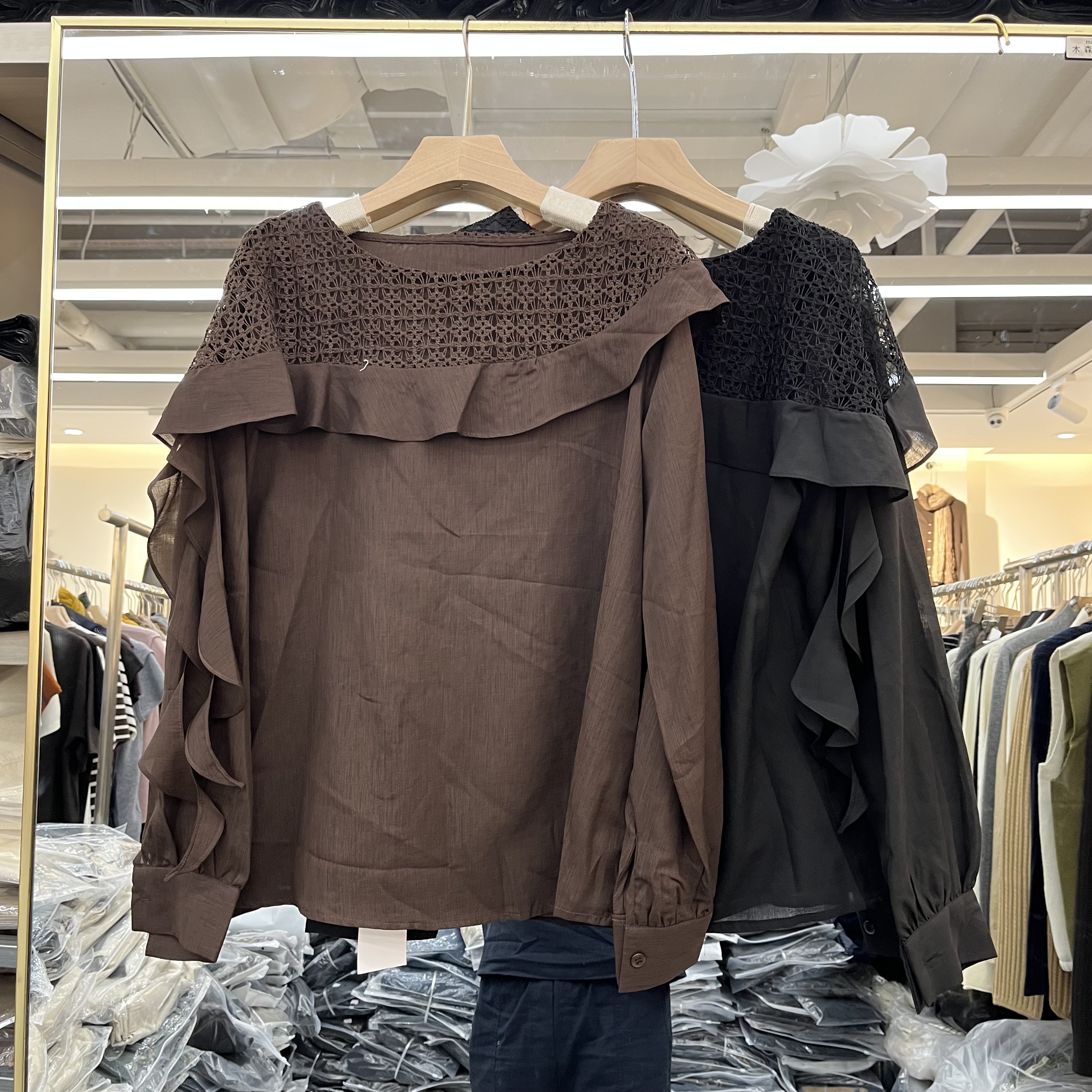 实体店同款2026早秋新款女士荷叶边拼接镂空长袖衬衫欧货时尚小衫