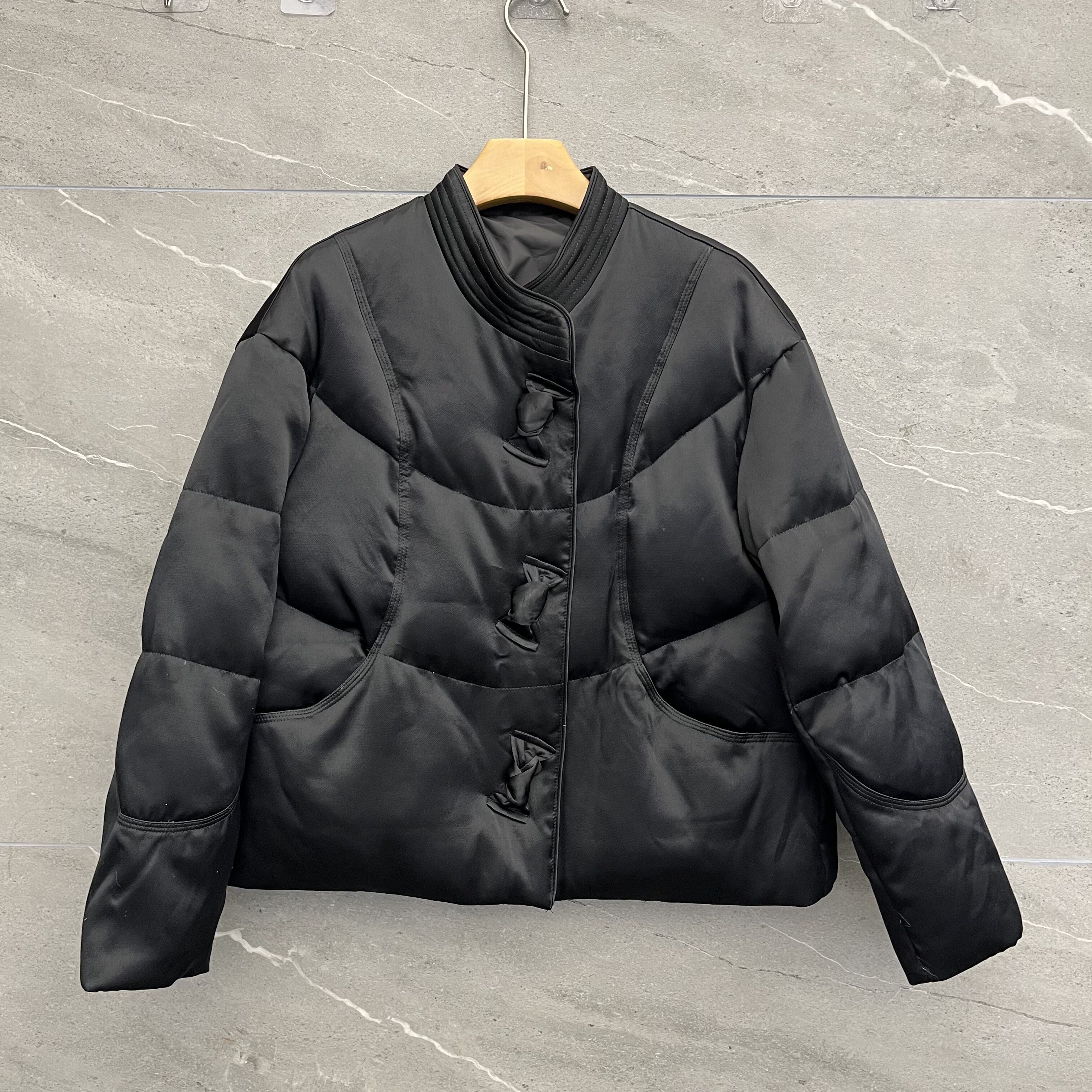 欧洲站2025冬季新款女士圆领蝴蝶结扣高级感鹅绒服欧货时尚短外套,女装/女士精品,羽绒服,淘宝优惠券,粉丝福利购,淘宝优惠卷