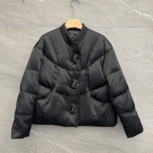 欧洲站2025冬季新款女士圆领蝴蝶结扣高级感鹅绒服欧货时尚短外套