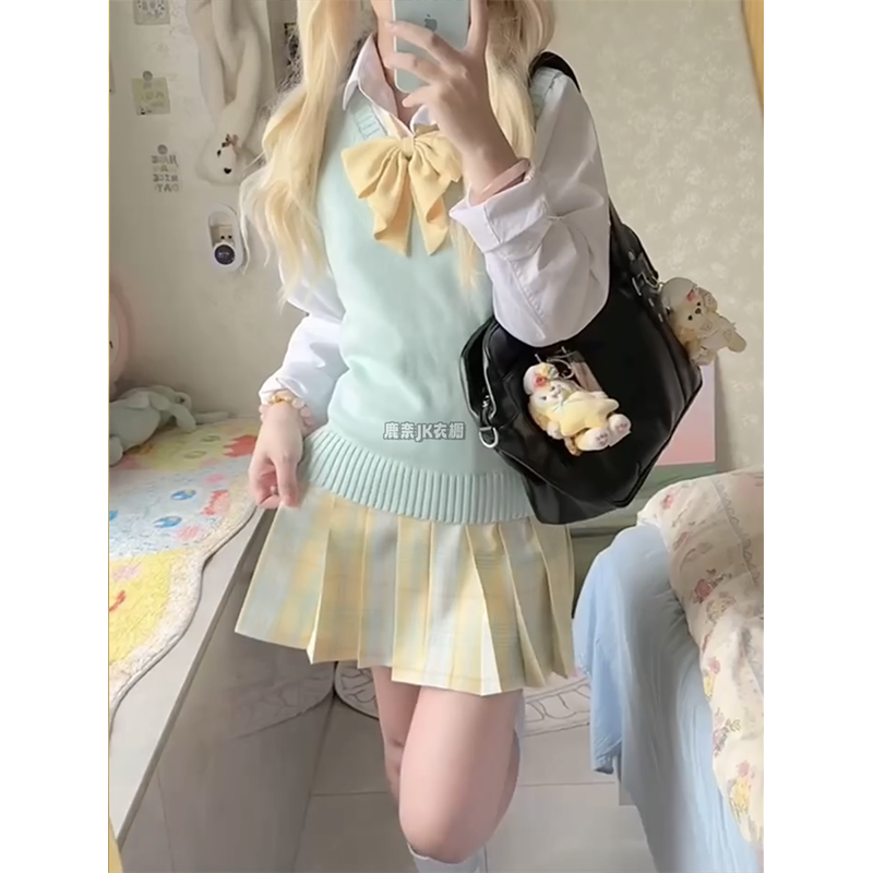 原创JK制服日系叠穿针织马甲V领背心学院风穿搭柚月格裙套装百搭