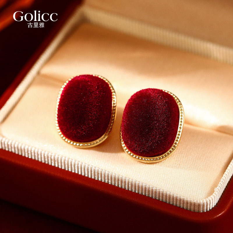 红色丝绒椭圆形耳环女2026新款爆款高级感耳钉适合冬天的耳饰小众