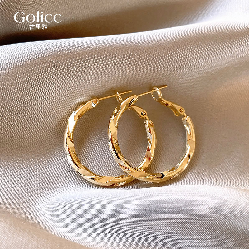 金色纹理大圈圈耳环轻奢高级感