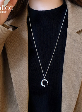 银色字母C吊坠长项链高级感配饰