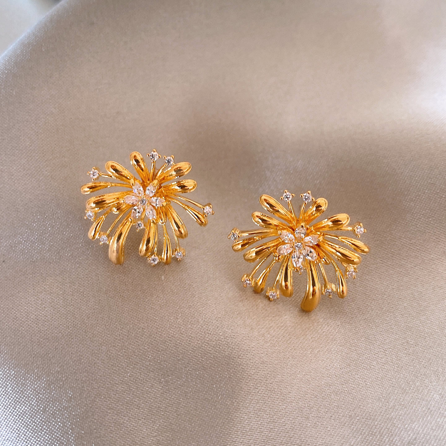 新年金色烟花耳钉女新款爆款高级感轻奢耳饰适合冬天的巨好看耳环,饰品/流行首饰/时尚饰品新,耳环,淘宝优惠券,粉丝福利购,淘宝优惠卷