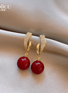 红色珍珠耳钉女轻奢气质耳坠独特2025新款爆款高级感耳饰秋冬耳环
