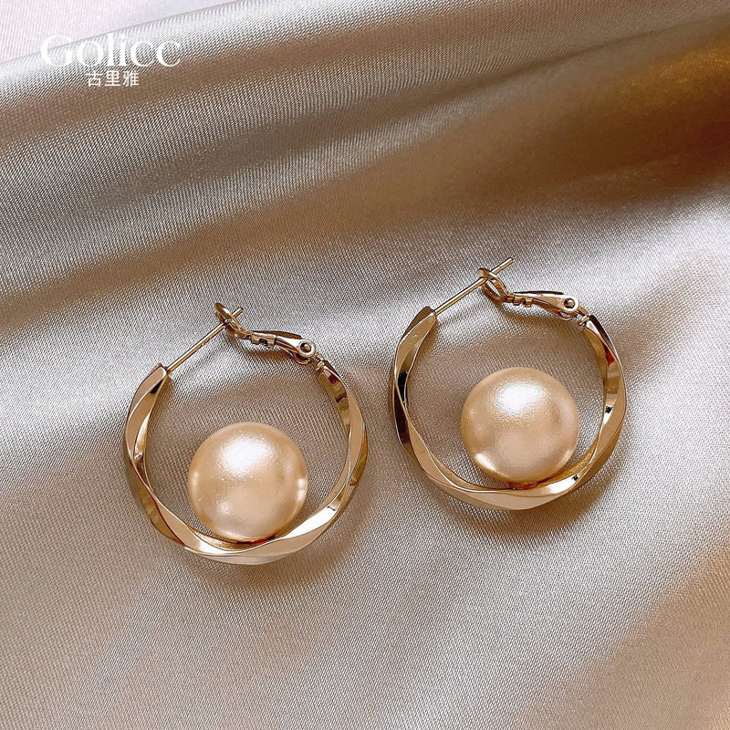 金色扭纹大颗珍珠圈圈耳环女秋冬高级感耳钉适合圆脸的耳圈耳饰品