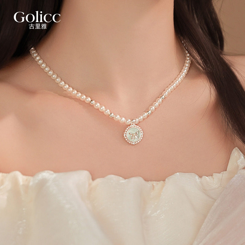 珍珠串珠圆盘蝴蝶吊坠项链女款高级感轻奢小众锁骨链2026新款配饰