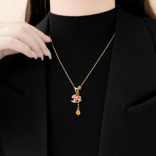 本命年小马福牌吊坠项链女高级感轻奢小众毛衣链马年配饰2026新款